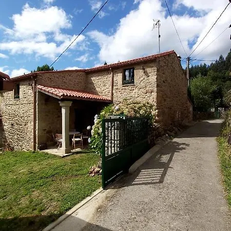 A Casa Dos Avos Es Casa De Piedra De 1850 Con Piscina Y En Plena Naturaleza En Galicia