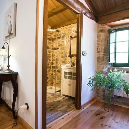 度假居 A Casa Dos Avos Es Casa De Piedra De 1850 Con Piscina Y En Plena Naturaleza En Galicia