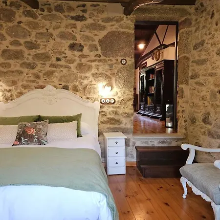 度假居 A Casa Dos Avos Es Casa De Piedra De 1850 Con Piscina Y En Plena Naturaleza En Galicia